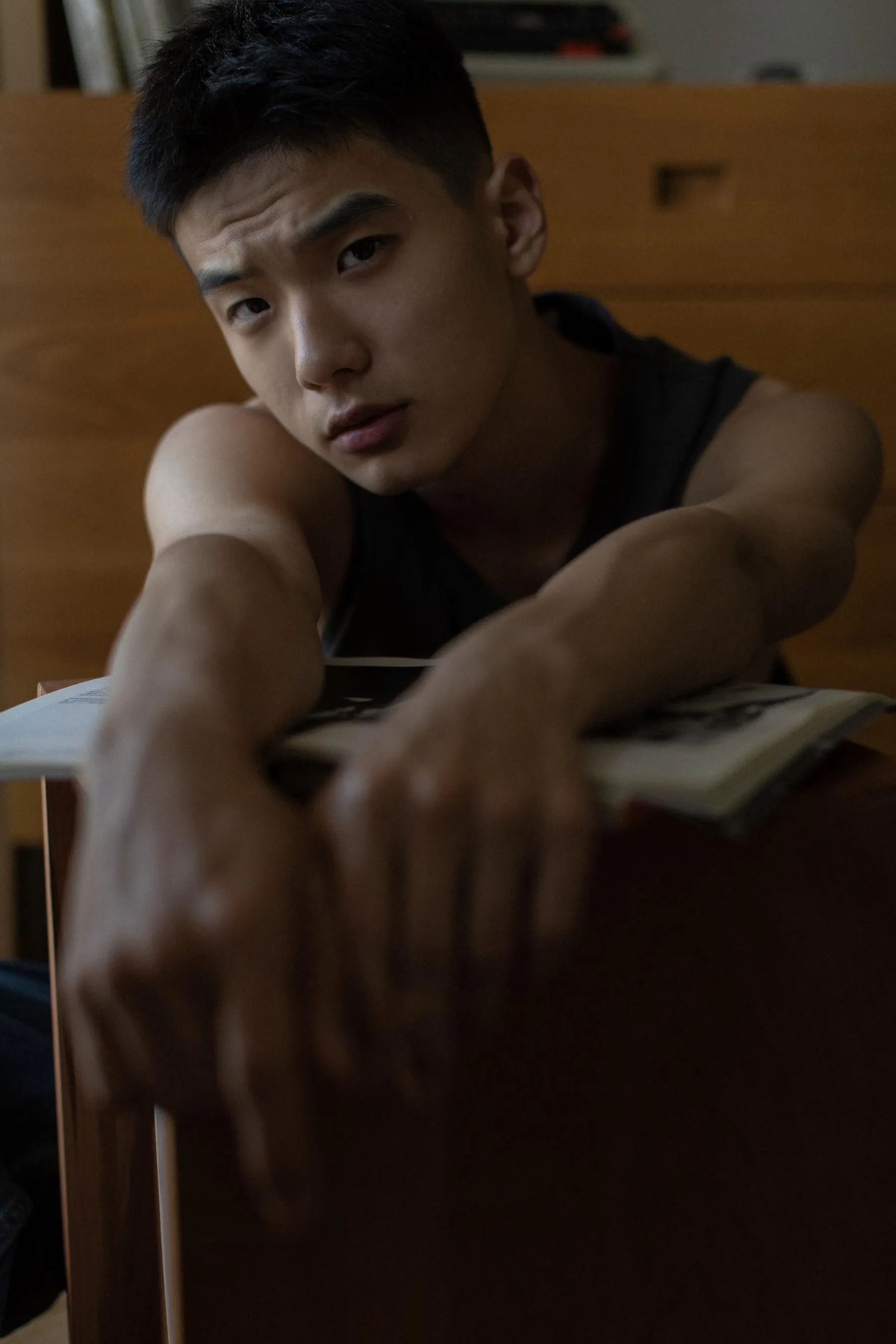 [YITUYU艺图语]2021.08.21 背带裤男孩 周安 [35P]插图1